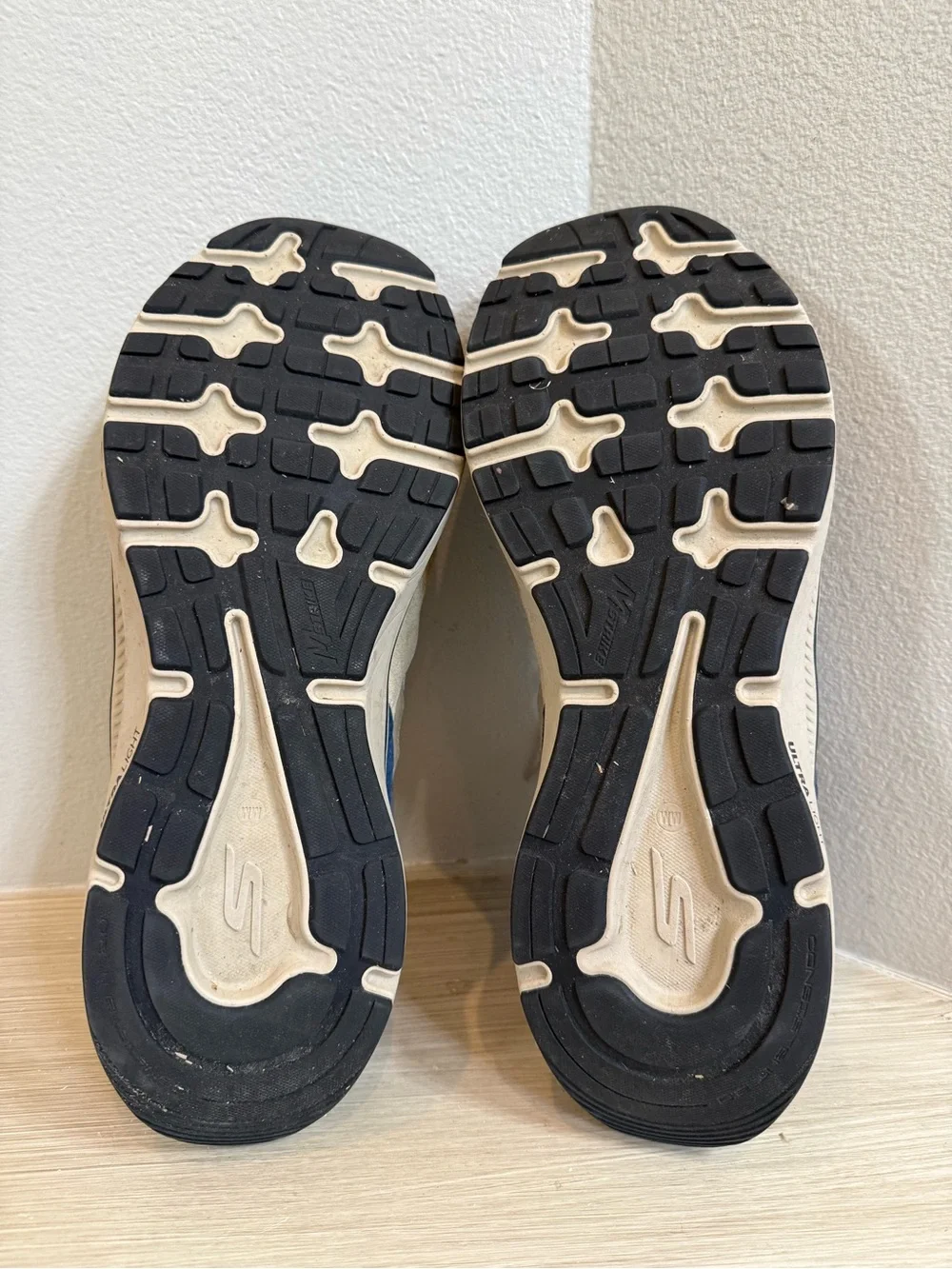 Skechers men Beige Navy Gray Athletic Sneakers size 13